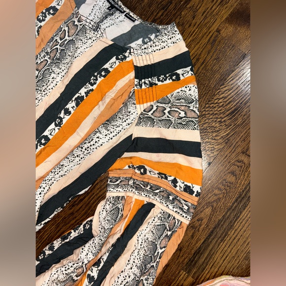 Tolani medium blouse euc - Picture 4 of 5